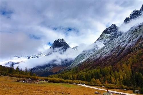 四姑娘山、丹巴、塔公、稻城亚丁川西六日游